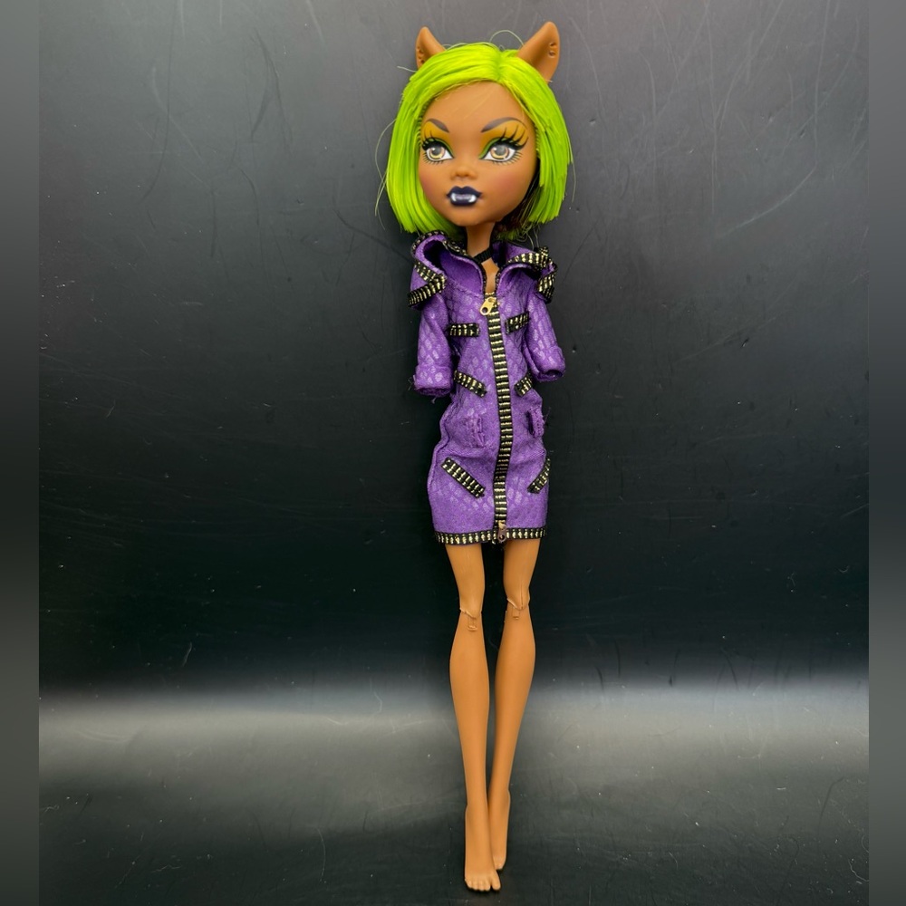 Monster High Dawn of the Dance Clawdeen Wolf Doll Green Hair - Missing Arms
